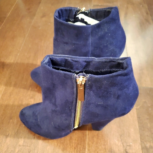 NWOT Forever 21 Purple Boots with Gold Zipper - Picture 2 of 2